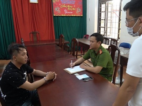 Mang tiền ăn trộm đến ngân hàng gửi tiết kiệm