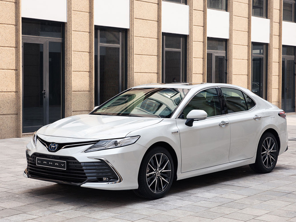 Toyota Camry bứt phá doanh số, Honda Accord vẫn xếp cuối dù bán tốt