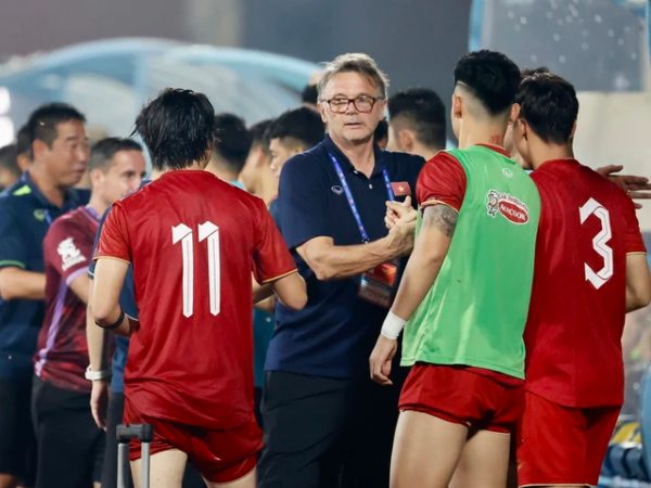 Chuyên gia châu Âu tư vấn bất ngờ cho VFF, chọn vị HLV đặc biệt lên thay ông Troussier