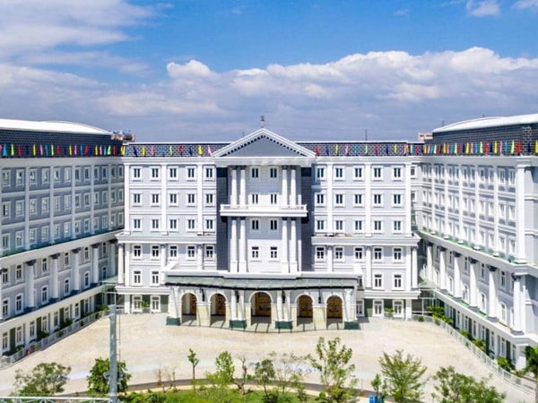 Phụ huynh không đóng tiền, Trường Quốc tế Mỹ nghỉ hè sớm 1 tháng