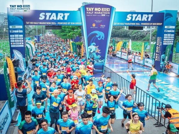 Thanh niên bất ngờ ngã gục, ngừng tim ngay trước vạch đích giải chạy Tây Hồ