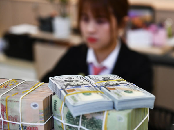 Giá USD ngân hàng tăng mạnh, lập kỷ lục mới