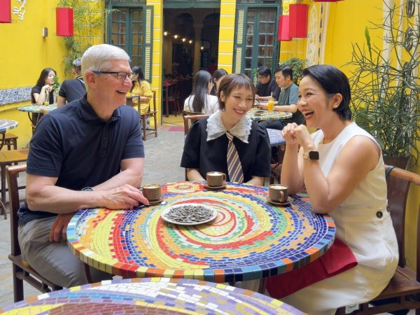 Mỹ Anh tiết lộ cuộc trò chuyện cùng mẹ với CEO Apple Tim Cook