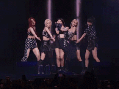 Netizen Hàn phản ứng gay gắt về sân khấu Coachella của LE SSERAFIM: 'Quá xấu hổ, đừng gọi đây là Kpop!'