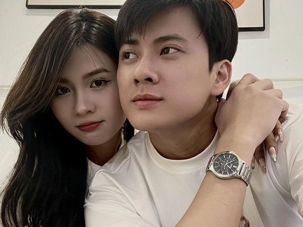 Rộ tin bác sĩ điển trai và mỹ nhân VFC chia tay, netizen tìm thấy loạt dấu hiệu tan vỡ?