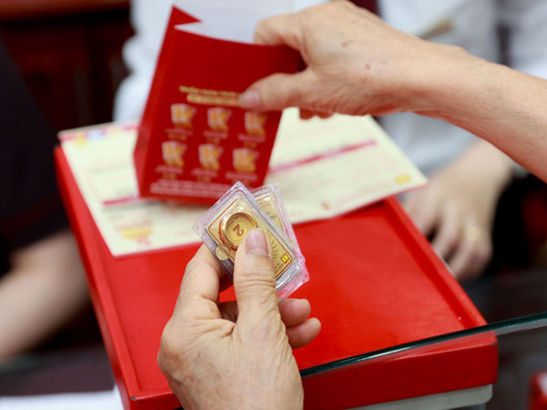Giá vàng nhẫn tăng mạnh, lên lại mốc 77 triệu