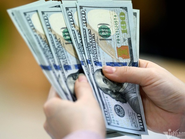 Giá USD ngân hàng tiếp tục tăng kịch trần