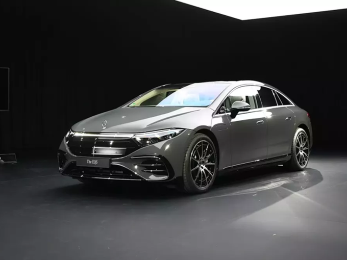 Mercedes-Benz EQS 2025 đẹp như xe xăng, BMW i7 dè chừng