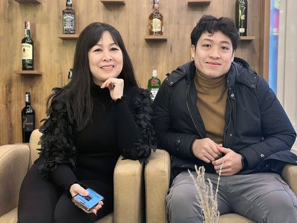Con trai 27 tuổi, mới về Việt Nam làm phó giám đốc của NSND Hồng Vân tài giỏi thế nào?