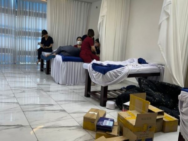Phòng khám Răng - Hàm - Mặt và chăm sóc da nhưng thực hiện tăng kích thước 'cậu nhỏ'