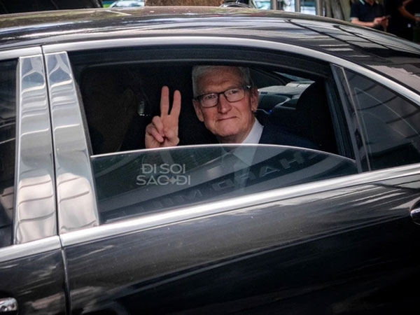 Cận cảnh CEO Tim Cook lên chuyên cơ riêng rời Việt Nam, kết thúc 2 ngày với lịch trình kín mít