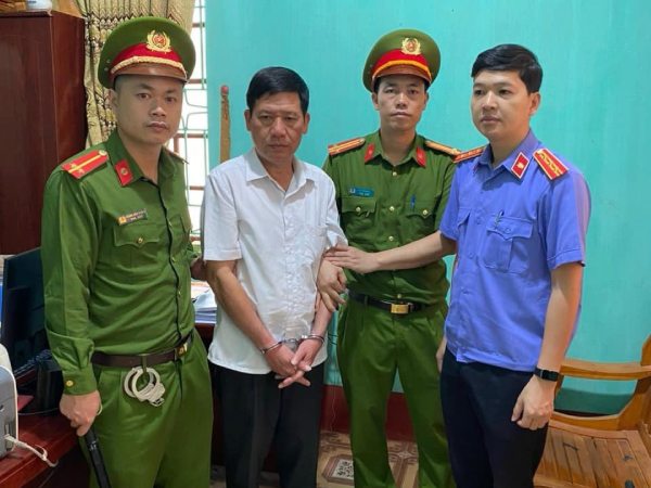 Bắt giữ một Chủ tịch thị trấn ở Bắc Giang
