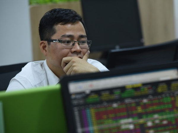 Điều gì khiến chứng khoán phản ứng tiêu cực?