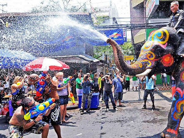 Hơn 100 du khách, người dân tử vong trong 3 ngày diễn ra lễ hội té nước ở Thái Lan