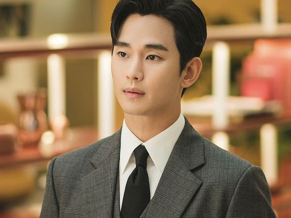 Hé lộ lý do thực sự khiến Kim Soo Hyun không đến dự hôn lễ của bố ruột và mẹ kế