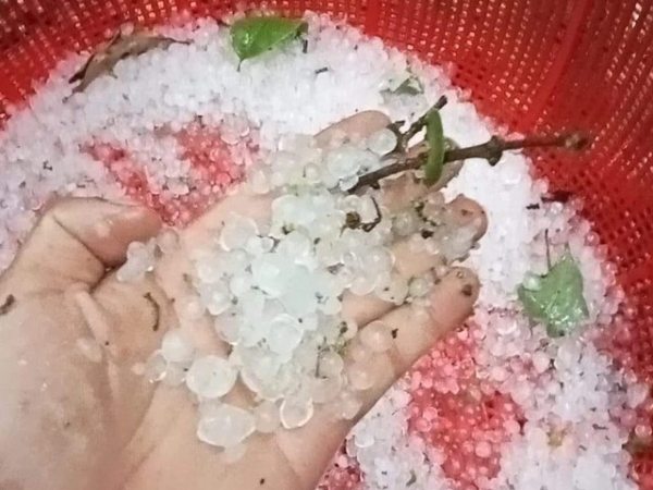 Mưa đá cực lớn tại Quảng Nam