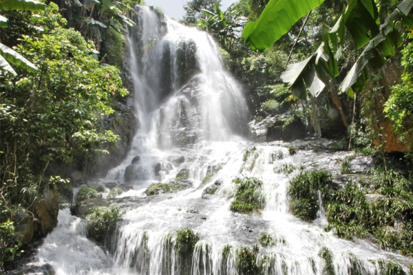 Phát hiện thác nước khung cảnh kỳ ảo, mang tên mơ mộng như trong truyện, cách Hà Nội chưa tới 100km
