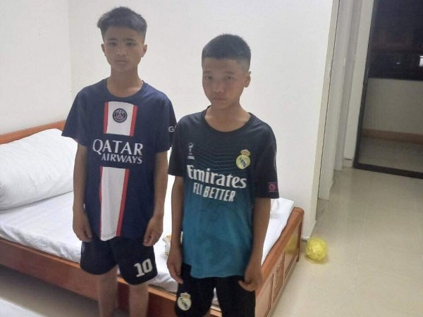 Hai cậu bé đi xe đạp từ Điện Biên xuống Hà Nội tìm mẹ