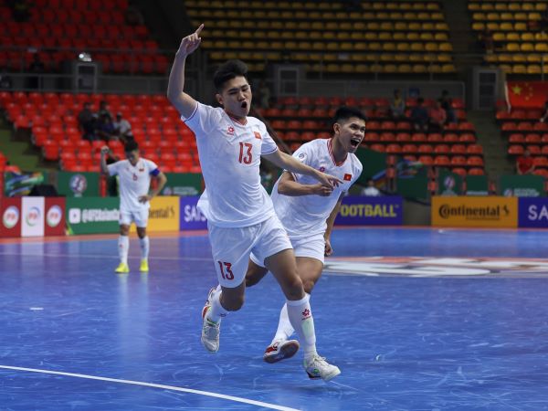 Tuyển futsal Việt Nam thắng Trung Quốc, tạm giữ ngôi đầu