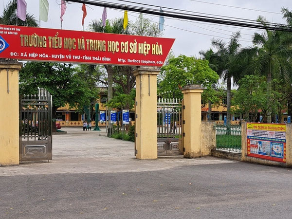 Trường dạy bù vào ngày nghỉ lễ giỗ Tổ vì đám cưới con gái của hiệu trưởng?