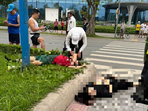 Hà Nội: Lao vào dải phân cách trong khu đô thị, đôi vợ chồng thương vong
