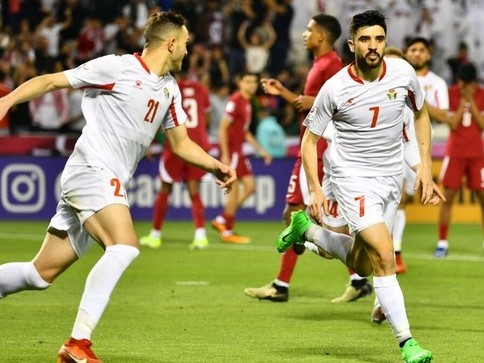 U23 Qatar trở thành đội đầu tiên vượt qua vòng bảng nhờ pha ghi bàn kỷ lục