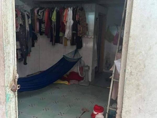 Cô gái trẻ bị bạn trai của mẹ sát hại trong phòng trọ