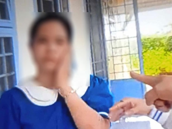 Học sinh lớp 1 bị đánh, mẹ đến trường hành hung cô giáo