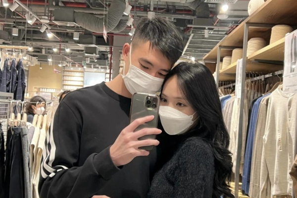 Quan Văn Chuẩn U23 Việt Nam vừa chớm nổi tiếng, bạn gái thạc sĩ vội khẳng định chủ quyền: Anh ấy là của tôi
