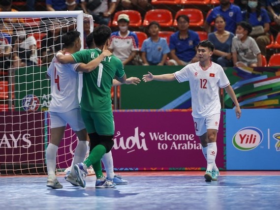 Futsal Việt Nam vào tứ kết châu Á, Trung Quốc toàn thua