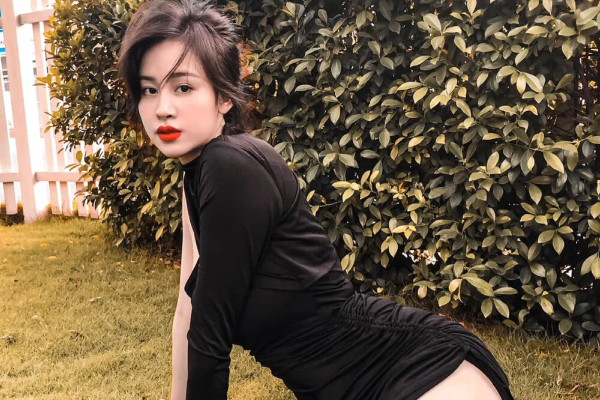 Bị nhắc tên giữa lúc trào lưu 'lắc hông' nở rộ, Bà Tưng lên tiếng thẳng thắn