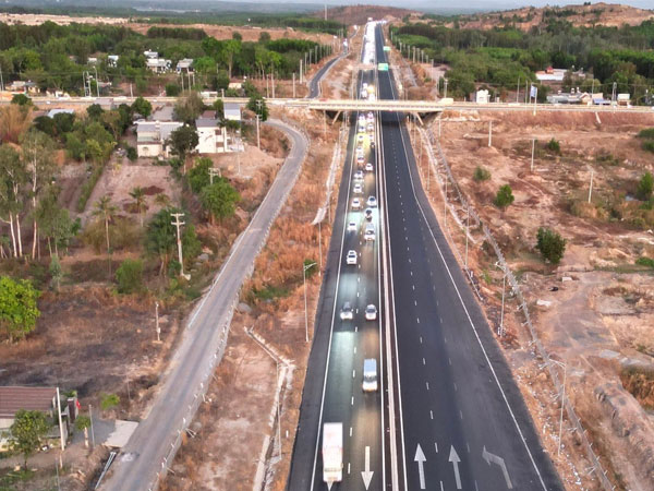 Cao tốc Phan Thiết - Dầu Giây mất điện 5 phút, chủ đầu tư vội nộp 46 triệu đồng