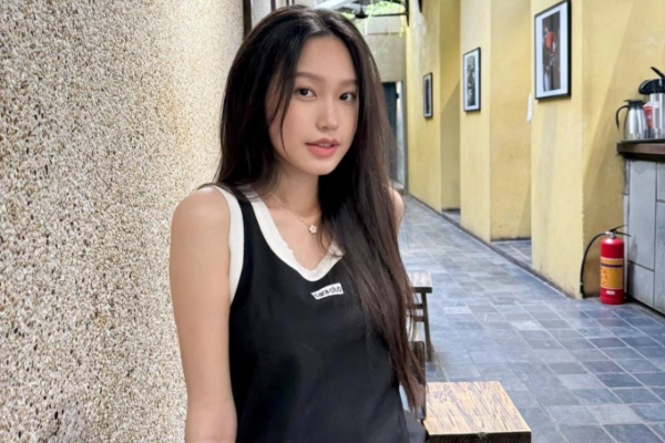 Doãn Hải My khoe nhan sắc cực đỉnh qua camera của "mẹ ngoại" U50 trẻ đẹp