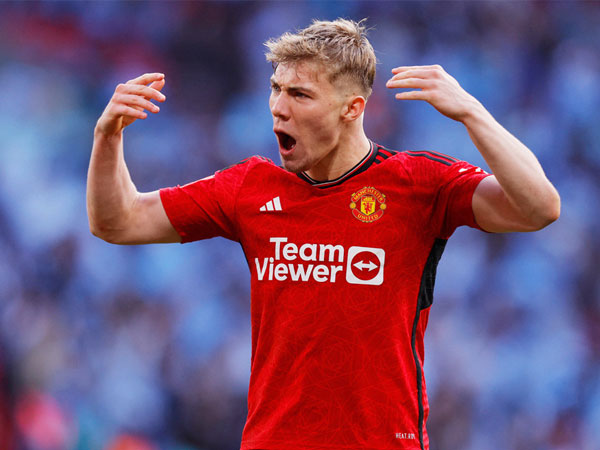 Thắng nghẹt thở penalty, MU vào chung kết FA Cup