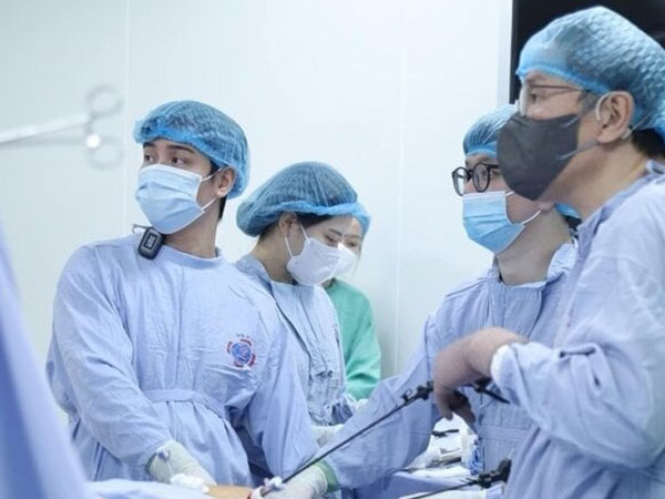 Muôn kiểu 'hoãn' phẫu thuật điều trị ung thư: Sợ 'đụng' dao kéo, họp dòng họ xin ý kiến