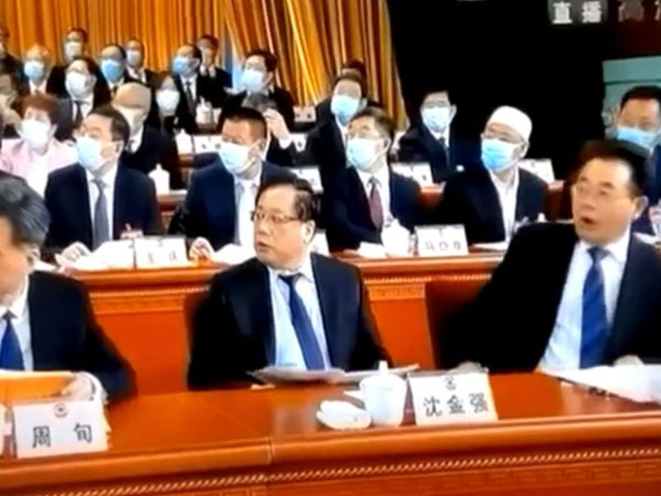 'Quan tham bị bắt giữa cuộc họp chính trị được truyền hình trực tiếp ở Trung Quốc': Sự thật có gây sốc?