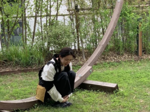 Son Ye Jin lộ ảnh hẹn hò lãng mạn cùng ông xã, nhan sắc trẻ trung khiến nhiều người ngưỡng mộ