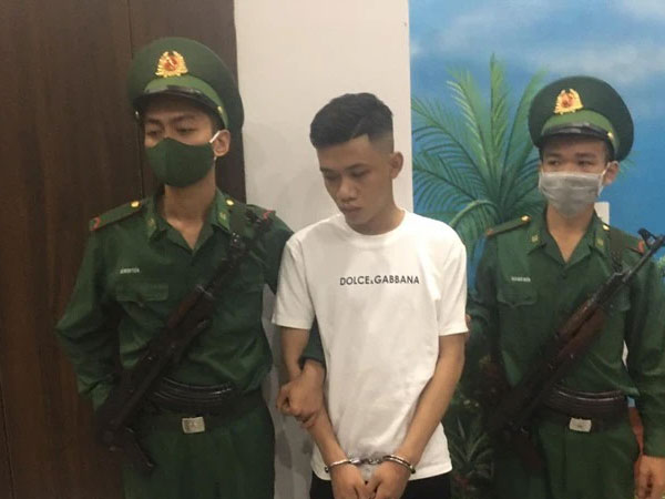 Trinh sát đột kích, phát hiện bí mật khủng khiếp của nam thanh niên thường lục thùng rác lúc nửa đêm