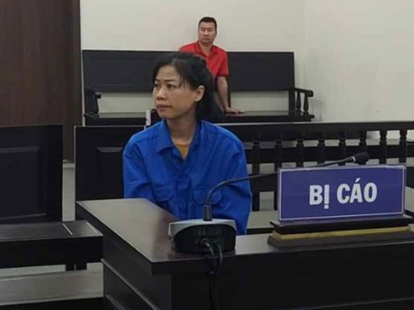'Ô sin' bốn lần trộm vàng, kim cương và USD của chủ nhà để đánh bạc