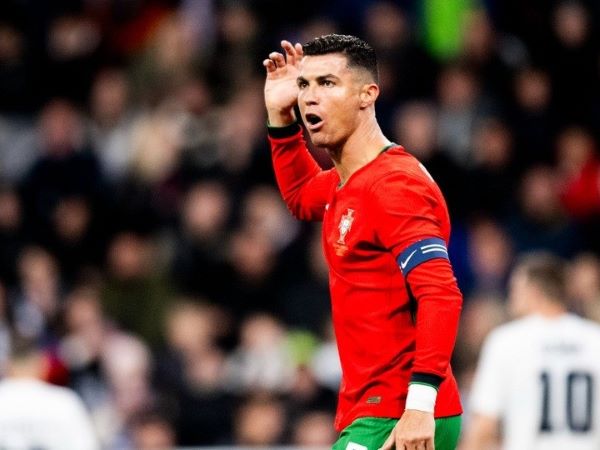 HLV Capello kết thúc tranh luận 'Ronaldo và Messi, ai mới là số 1'