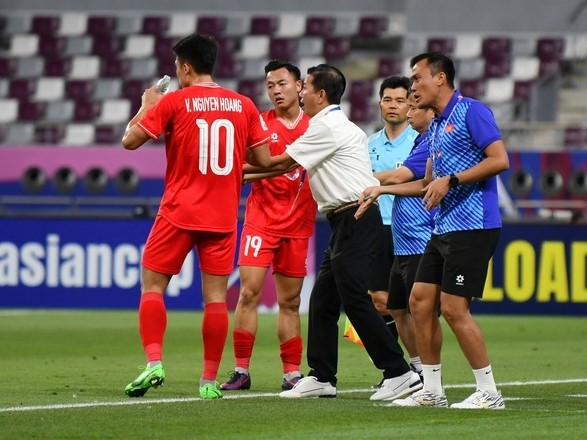 Sao trẻ nhà bầu Đức bị 'Võ League' nhập: HLV Hoàng Anh Tuấn coi chừng 'điểm mù' thời HLV Troussier