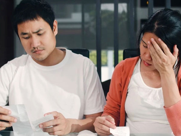 Bố mẹ đến chơi, chồng dặn không mua thịt, sự thật khiến nàng dâu nghẹn ngào