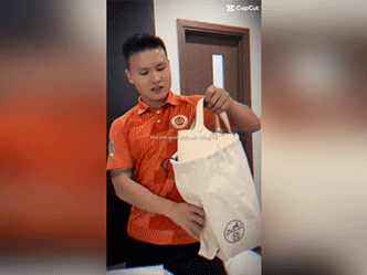 Quang Hải 'unbox' túi Hermes hơn trăm triệu tặng Chu Thanh Huyền, lái Mercedes đưa vợ bầu đi ăn sáng
