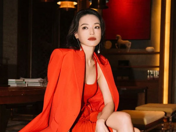 5 bí quyết giữ nhan sắc gây thương nhớ của Thư Kỳ ở tuổi U50