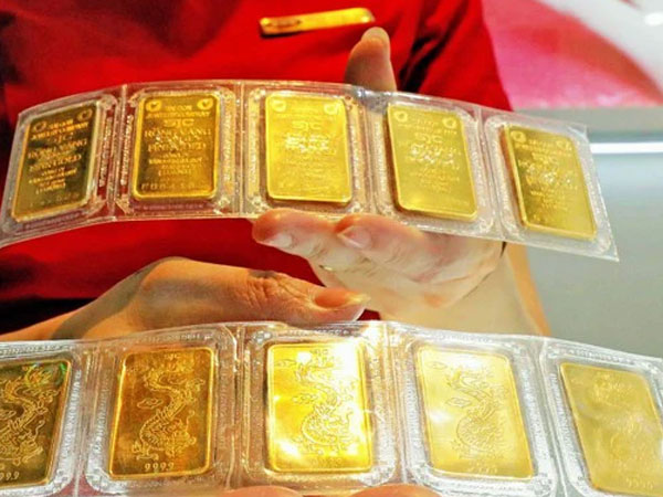 Cho em gái vay 10 cây vàng, 10 năm sau em mang trả tiền bằng giá vàng 10 năm trước