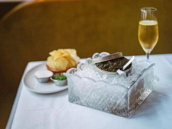 Chàng sành ăn, muốn ghi điểm trong buổi hẹn đầu nên biết về trứng cá caviar
