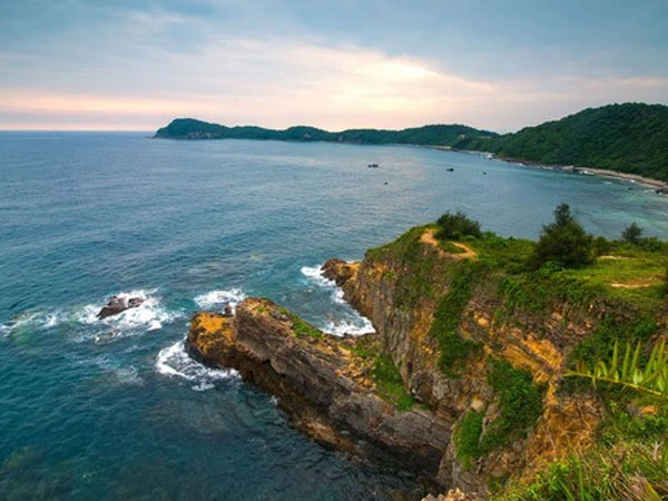 Phát hiện bãi đá hoang sơ ngay vùng biển miền Bắc, là nơi đón bình minh cực đẹp, cách Hà Nội hơn 200km