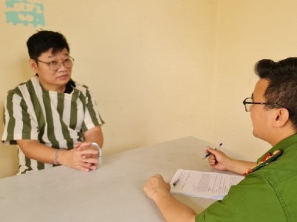 Lật tẩy 'Trung tướng Công an' muốn chuyển tiền từ nước ngoài về nước