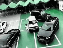 Ngang ngược đỗ giữa 4 lốt để xe, nữ tài xế chết lặng với cảnh tượng này: Camera hé lộ toàn bộ diễn biến!