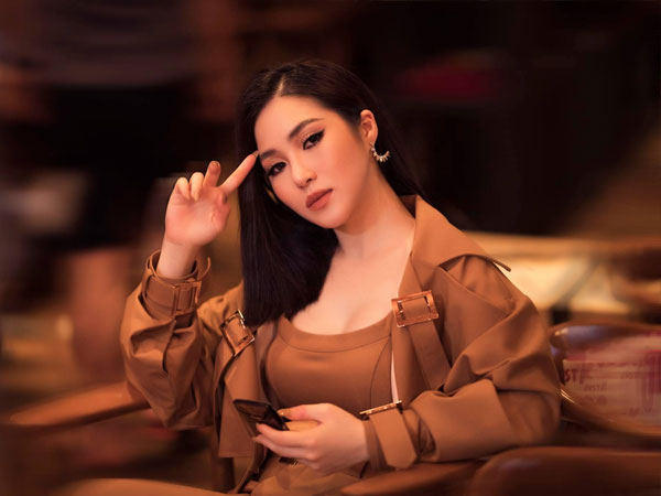Hương Tràm nói về quan điểm muốn 'giấu con' trước mạng xã hội